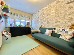 Family Room- click for photo gallery